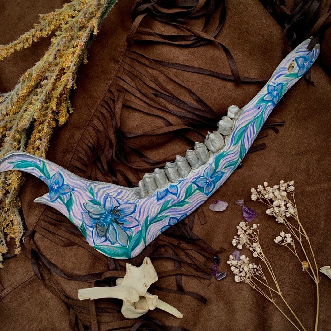 Hand Painted Red Deer Jawbone // Blue Carptenter Bee Theme // - Etsy UK