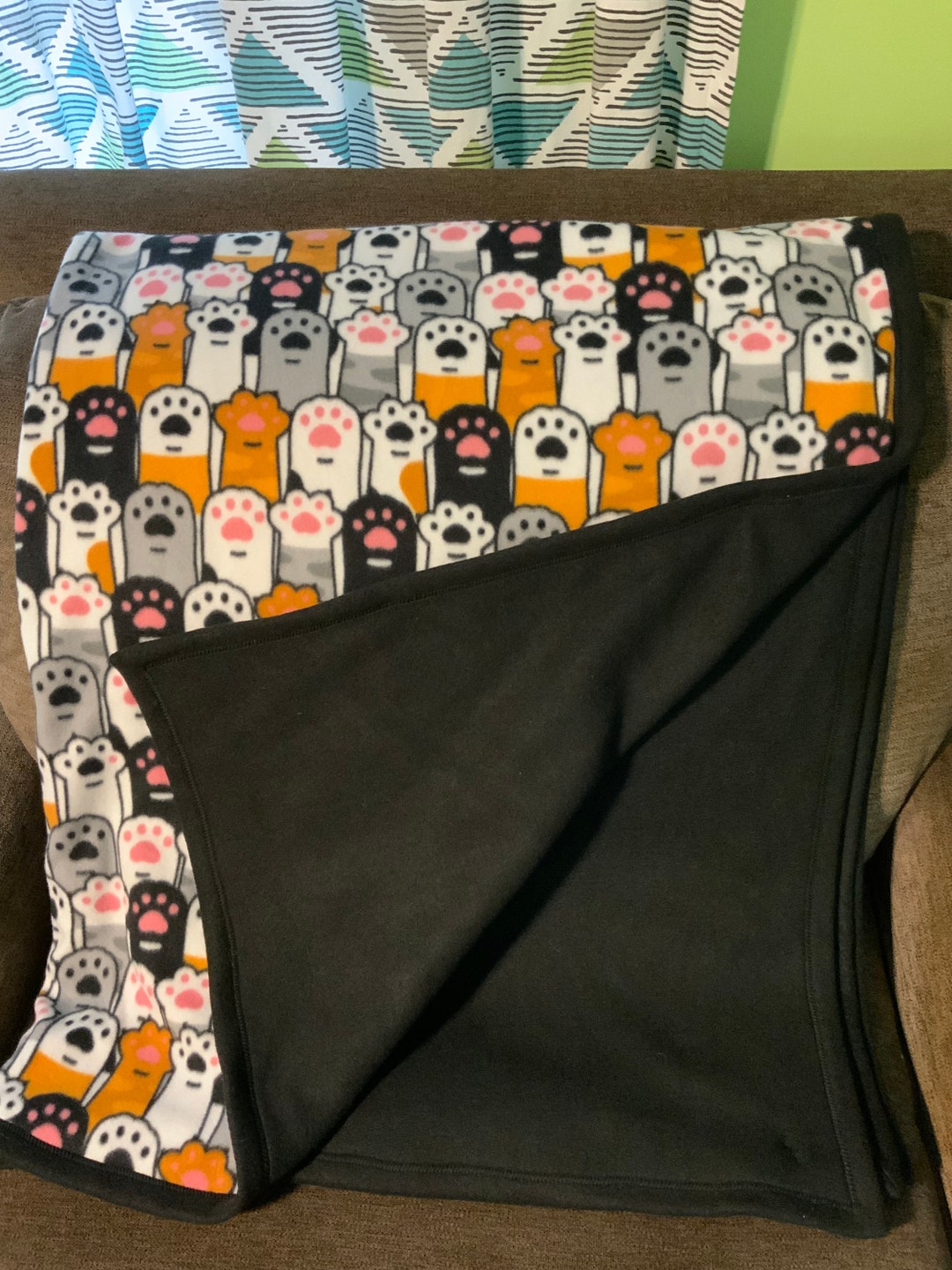 Toe Bean Print Cat Blizzard Fleece Blanket Sewn Edges Throw Blanket