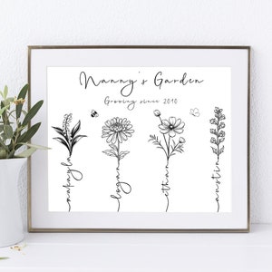 Pode incluir: Impressão de arte imprimível em preto e branco com o texto "Nanny's Garden Growing since 2010" e quatro ilustrações de flores estilizadas com nomes escritos verticalmente abaixo de cada flor.