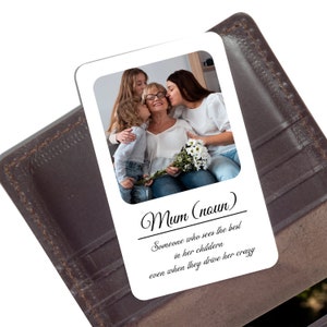 Cartões de carteira de metal personalizados "Mom Noun" - Presente engraçado para mãe, presente de aniversário, dia das mães, presente para mãe, presente personalizado
