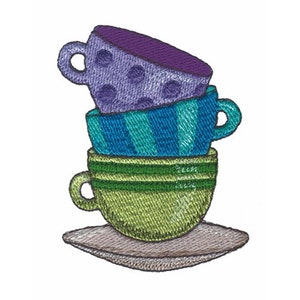 Peut inclure: Une pile de trois tasses à thé colorées avec une soucoupe. La tasse du haut est violette avec des pois blancs, la tasse du milieu est rayée bleu et vert, et la tasse du bas est verte avec des rayures vertes.