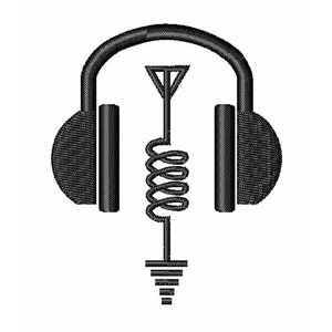 Puede incluir: Diseño bordado en negro de auriculares con una antena y una bobina en el centro. Este diseño estilizado representa las ondas de radio y la tecnología de audio, ideal para productos relacionados con la música o la tecnología.