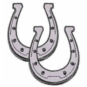 Könnte beinhalten: Zwei silberne Hufeisen mit schwarzen Umrissen, die in entgegengesetzte Richtungen zeigen.