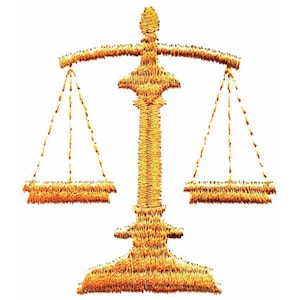 Könnte beinhalten: Eine goldfarbene Justitia-Waage mit zwei hängenden Schalen. Die Waage ist ein Symbol für Recht und Gerechtigkeit.