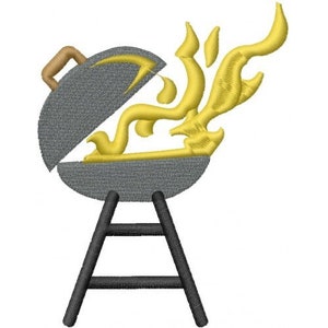 Peut inclure: Un barbecue au charbon de bois gris avec un support noir et une flamme jaune à l'intérieur. Le barbecue est ouvert et le couvercle est relevé.