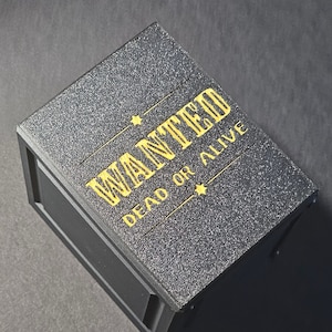 Más de 100 cartas Commander Showcase Deck Box EDH / Thunder Junction / Wanted / Magic the Gathering / MTG Deck Box