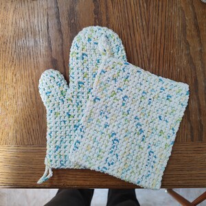 Oven Mitt and Potholder Set