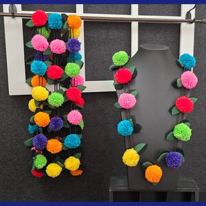 Dia De Los Muertos collar de Pompones | Day of the Dead Pom pom lei | Costume Accessory | Dia de Muertos Wedding Favor | Fiesta de Mariposas