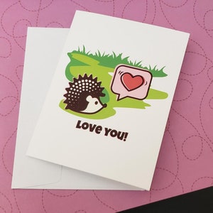 Carte de Saint-Valentin mignonne de hérisson | Carte d'anniversaire hérisson | Carte d'amour de Hedgie | de voeux de hérisson | carte personnalisée | Invitation à une fête
