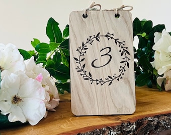 Rustikale Tischnummern aus Kirschholz, rustikale Tischnummern aus Kirschholz