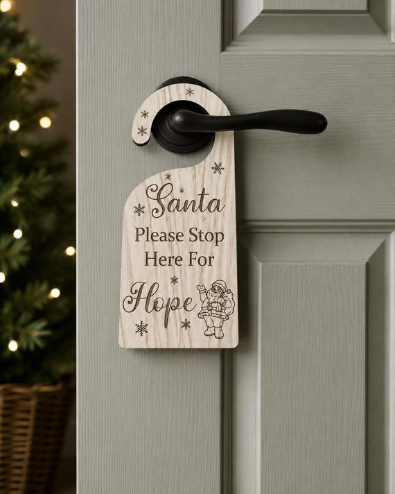 Personalised Santa Stop Here Wooden Door Sign – Christmas Decor - Christmas Eve Decoration - Wooden Christmas Door Hanger for Santa