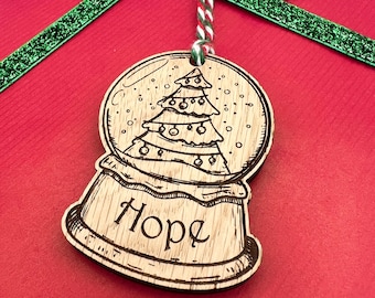 Personalized Wooden Tree Snow Globe Christmas Gift Tag – Oak Christmas Tree Decoration