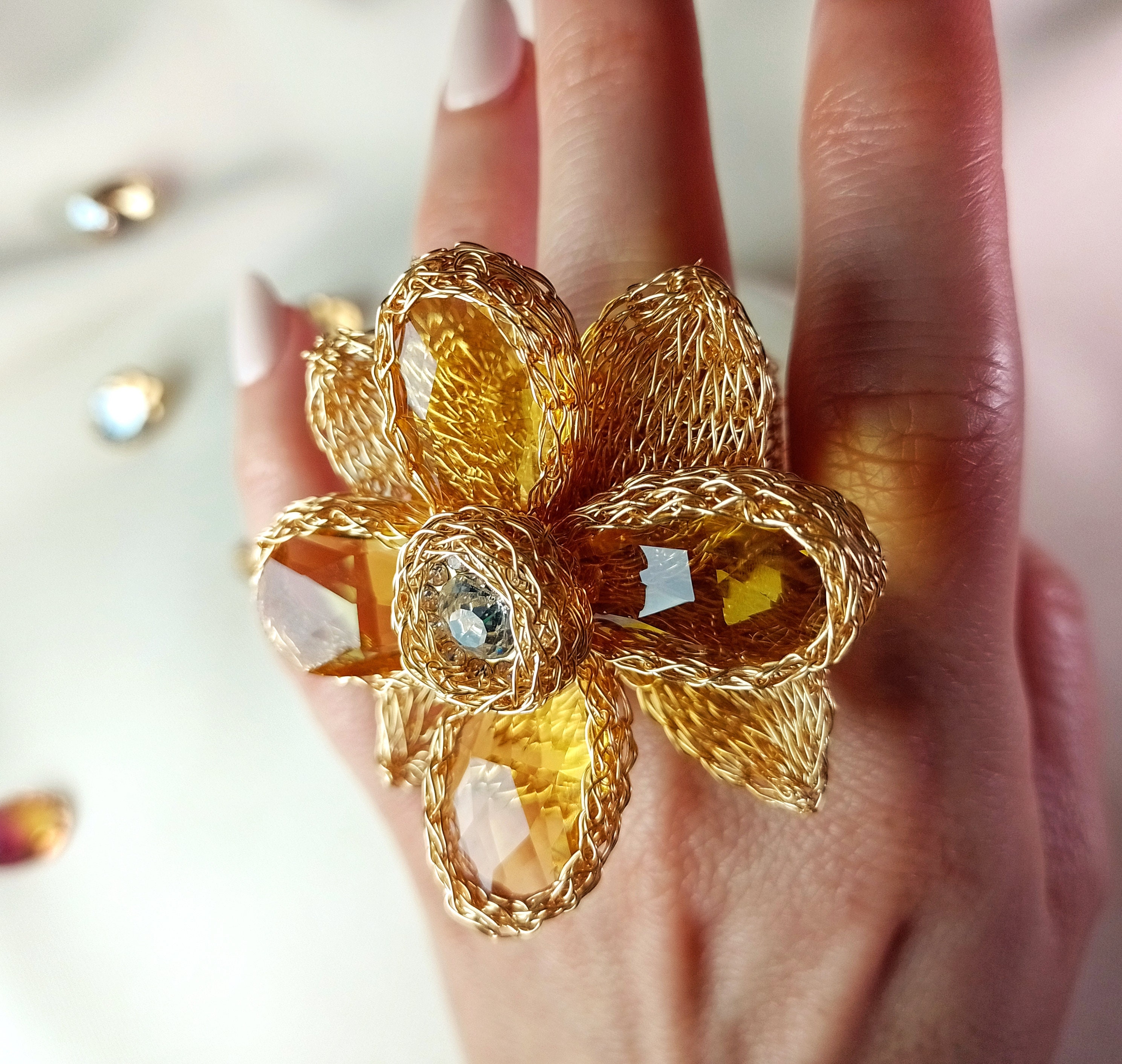 Statement huge crystal flower ring for women, Big floral swarovski ring,  Large yellow crystal ring gold Oversized crystal vintage style ring -   Österreich