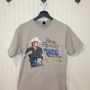 Medium Brad Paisley concert band tee shirt