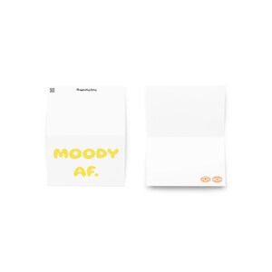 MOODY AF. (Amarillo) - Tarjeta de felicitación / papelería para todas las ocasiones - Tarjeta en blanco - Regalos para personas geniales - Tarjeta de cumpleaños