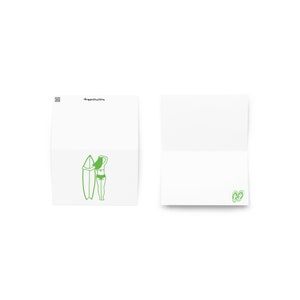 Surfer Girl with Board (Vert)- Carte de vœux / Papeterie pour toutes les occasions- Carte vierge- Cadeaux pour les gens cool- Anniversaire