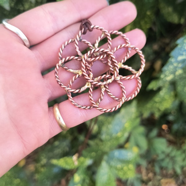 Royal Cubit Flower Tensor Ring Pendant