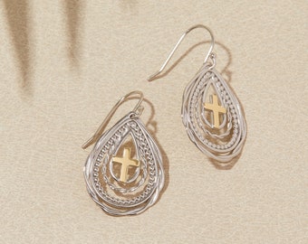 Pendientes Kaia Cross de Ideaure Jewelry, hechos a mano en plata de ley 925 y oro de 14 quilates. Pendientes llamativos. Regalo perfecto para el Día de la Madre o para la Confirmación.