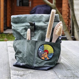 Embroidered mountain and sunset patch: Iron-On or Sew-On | Perfect Gift for Climbers, Clothing Repairs & Decorations | Mountain Theme