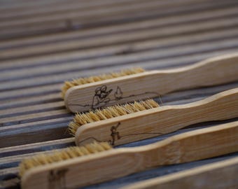 Engraved climbing brush; personalized climbing gift. Handmade for bouldering and climbing! Sustainable bamboo gift.