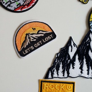 Geborduurde patch „Let's Get Lost” – opstrijkbare patcha naaibare. Idealne cadeau voor avontuur, idealne voor kledingreparatie ofdekoracji