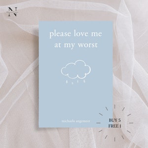 Op de afbeelding: Een lichtblauwe kaart met witte tekst die "please love me at my worst" luidt. Onder de tekst bevindt zich een witte wolk met regendruppels. Onderaan de kaart staat in witte tekst "michaela angemeer" en "BUY 5 FREE 1".