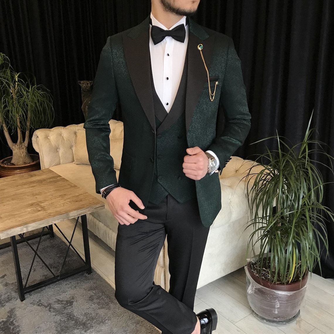 Green Peak Lapel Slim-Fit Tuxedo Wedding Tuxedo 4 Pieces image 2