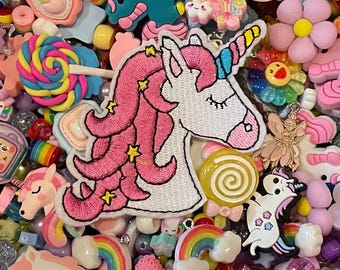 Cuchara de confeti con diseño de unicornio: dijes de arcoíris, cuentas y adornos para scrapbooking