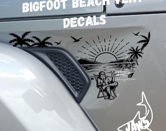 Calcomanía de vinilo Sasquatch Bigfoot Beach para Jeep Wrangler JL - Juego de 2 / Compatible con Jeep Wrangler / Gladiator / Calcomanía para Jeep Wrangler JL y JT