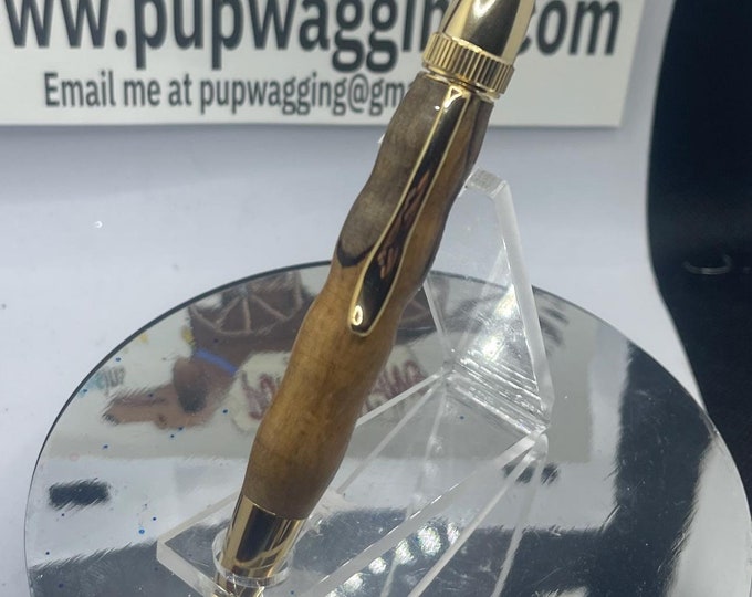 Executive short twist top pen in gold made from Applewood
