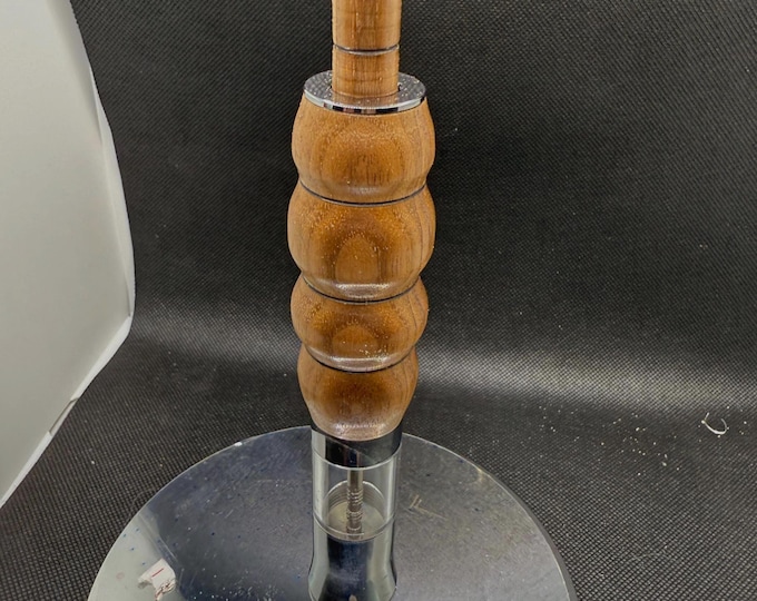 One handed press top Peppermill wood, made out of walnut wood
