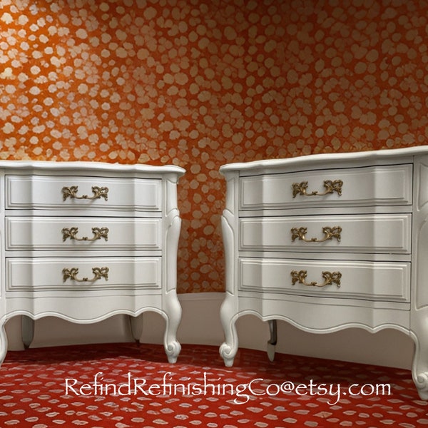 AVAILABLE!!  Pearl White Victorian Handpainted  French Provincial Pair Nightstands Bedside Tables with drawers