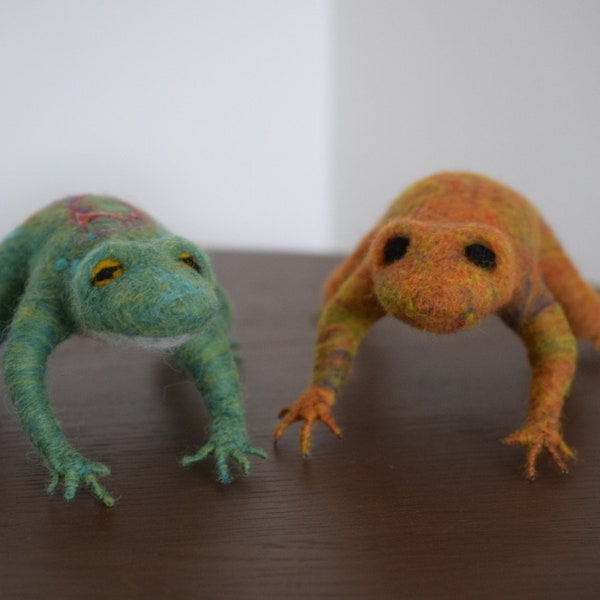 Nagelgefilzter Frosch, Tierskulptur, Filz, Frosch, Filzskulptur, Kröte, Weihnachtsgeschenke, Geburtstagsgeschenk, Reptil