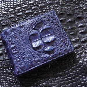 Cartera plegable de piel de caimán azul marino de doble cara con solapa para identificación/Cartera personalizada para hombre/Regalo de aniversario para él/Cartera para hombre