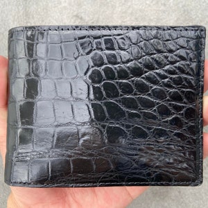 Cartera plegable para hombre de piel de caimán auténtica negra. Regalos de Halloween. Regalos personalizados.