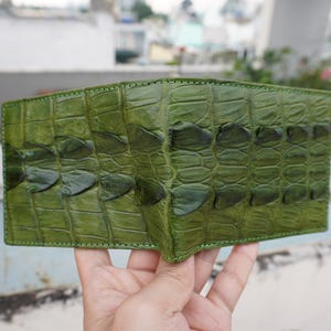 Portefeuille à deux volets pour hommes en cuir d'alligator véritable vert mousse avec rabat pour identification / Portefeuille personnalisé / Portefeuille exotique haut de gamme pour homme
