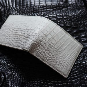 Cartera plegable para hombre de piel de caimán auténtica blanca/Cartera personalizada/Cartera de cuero hecha a mano