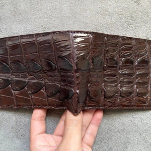 Cartera de hombre de piel auténtica de cocodrilo marrón con cola trasera, cartera de cuero hecha a mano para hombre
