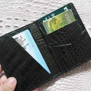 Portafoglio porta carte di credito bifold minimalista di lusso blu navy-verde scuro in pelle di alligatore, da uomo, con doppia faccia, porta carte di credito/portadocumenti