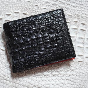 Doppelseitig schwarz-rote Alligator Horn Leder Brieftasche mit ID-Klappe / personalisierte Brieftasche für Männer / Jubiläumsgeschenk für ihn / Herrenbrieftasche
