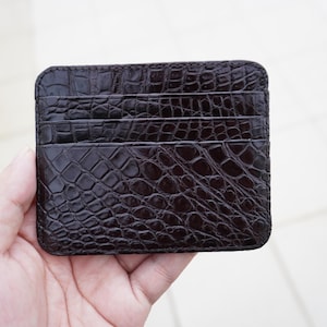ブラウンのミニマリストクレジットカードホルダー アリゲーターレザー RFID ブロッキング 薄型 両面 スリム ハンドメイド エキゾチックレザー ウォレット