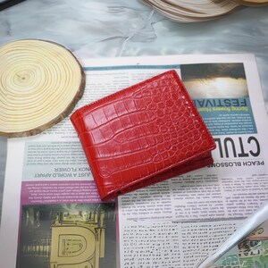 Cartera de piel de cocodrilo roja de doble cara con funda para documento de identidad/cartera personalizada para hombre/regalo de aniversario para él/cartera para hombre