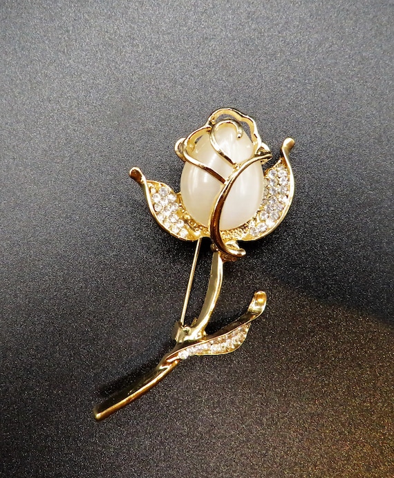 Fashion Flower Pin with Crystal Center Fashion Flower Pin with Crystal Center