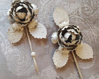 Distressed White Rose Metal Wall Hook Set: Romantic Entryway Decor