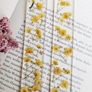 Bookmark epoxy resin with pressed and dried flowers and petals gold paper plants reading gift girlfriend special gift Gelb