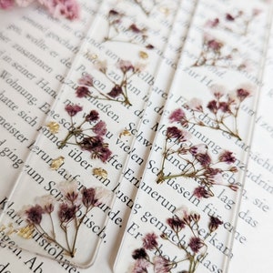 Bookmark epoxy resin with pressed and dried flowers and petals gold paper plants reading gift girlfriend special gift Lila/Weiß/Gold