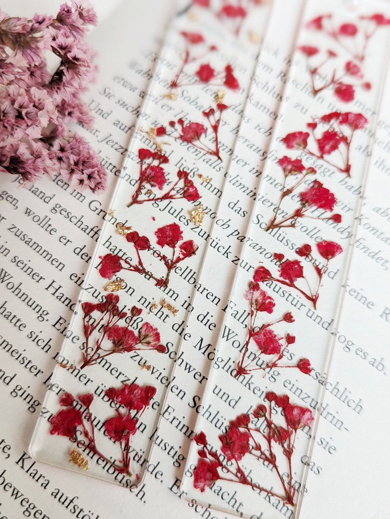 Bookmark epoxy resin with pressed and dried flowers and petals gold paper plants reading gift girlfriend special gift Rot