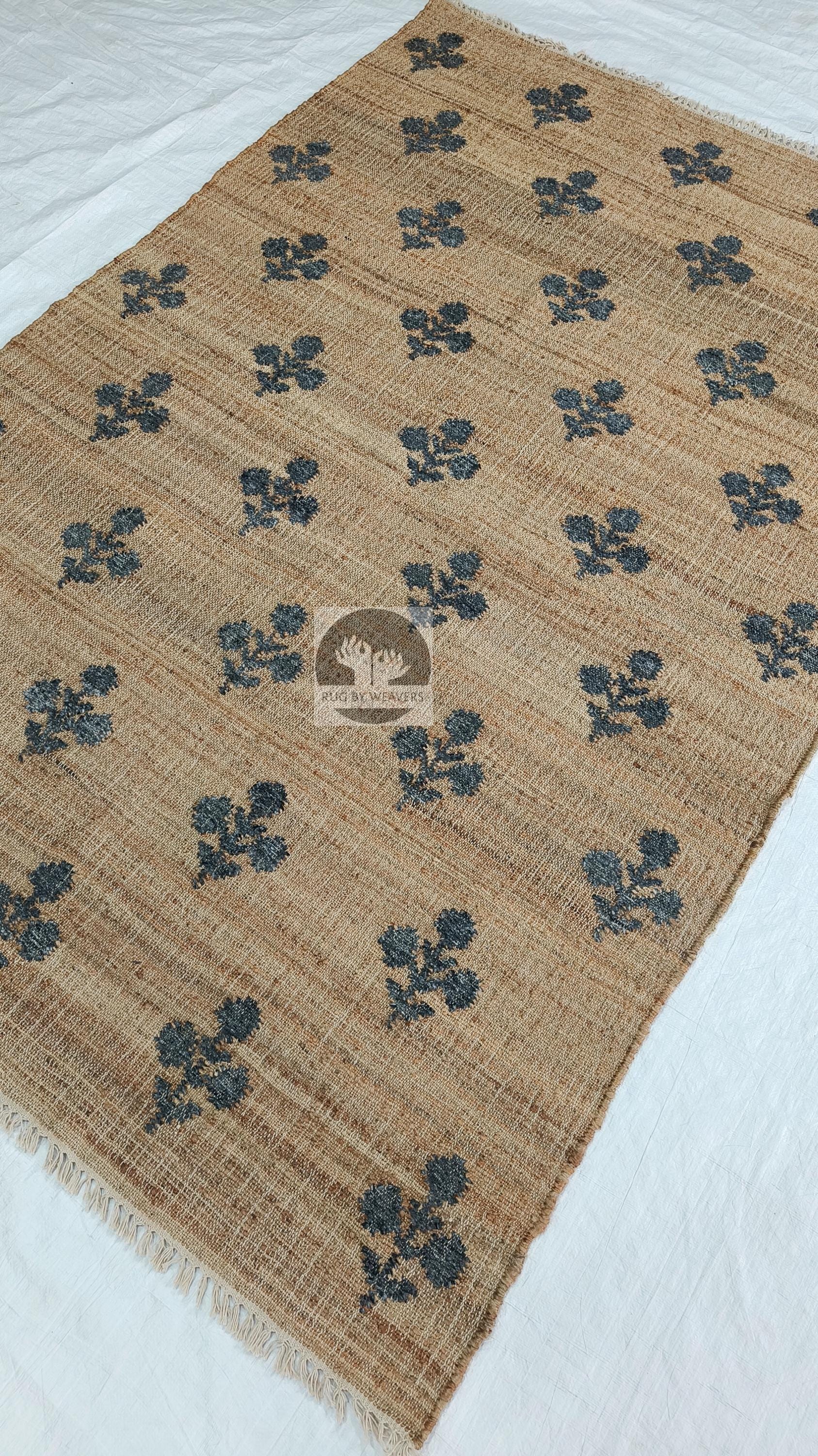 Handmade Jute Dhurrie Rug: Bohemian Kilim Style, 5x8 ft