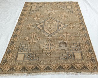 Handmade Jute Dhurrie Rug: Natural Fiber, Bohemian Style (5x8 Ft.)