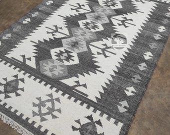 Handmade Wool Dhurrie Rug: Ivory & Charcoal Flat Weave (5x8 Ft)